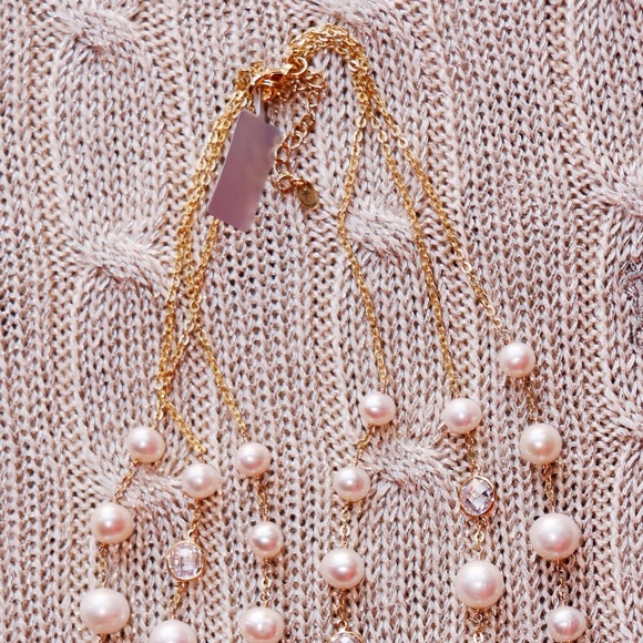 White pearl necklace with gold chain and clasp - Picture 5 of 7